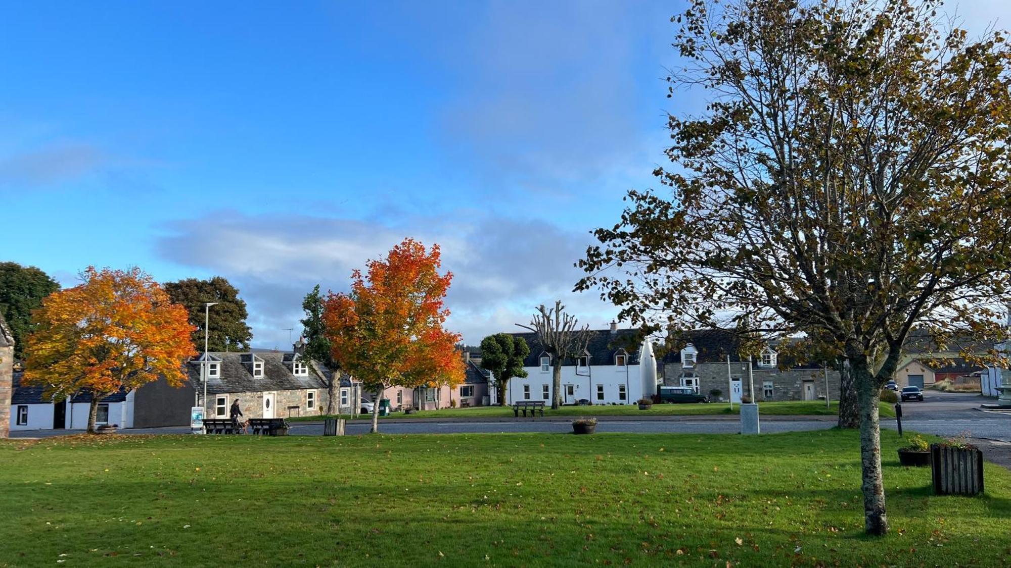 Hotel Square Tomintoul Exterior photo