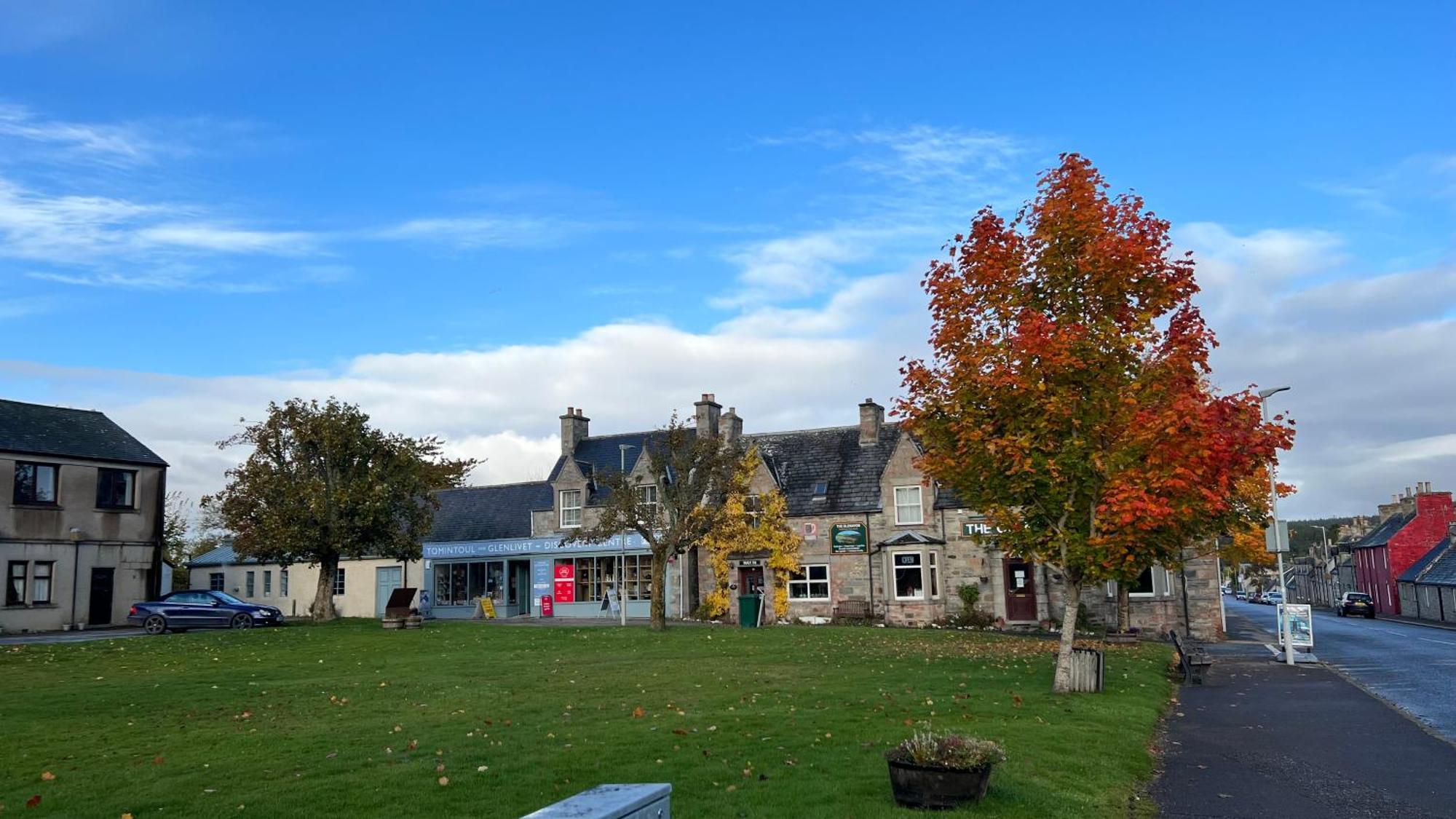 Hotel Square Tomintoul Exterior photo