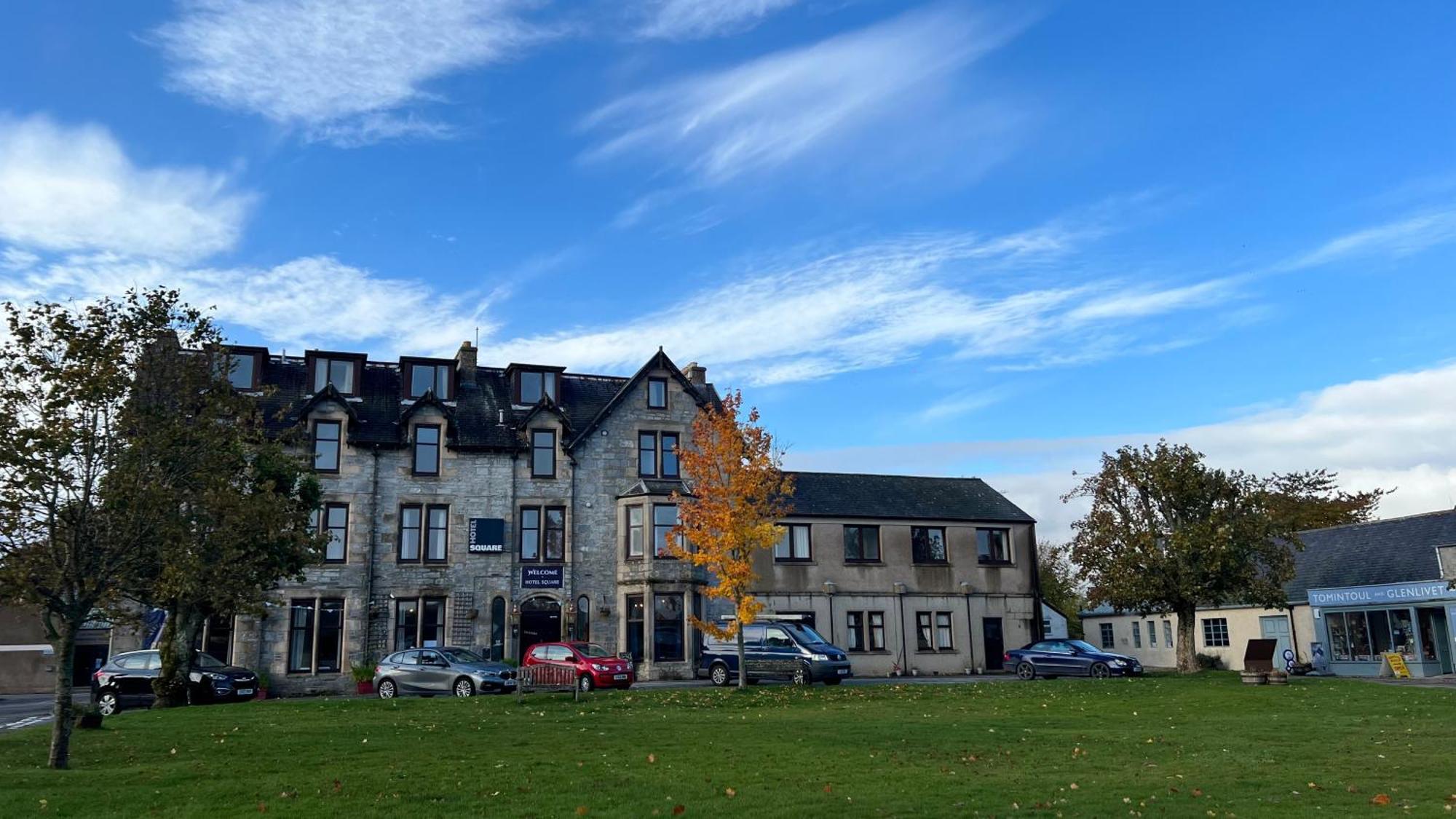 Hotel Square Tomintoul Exterior photo