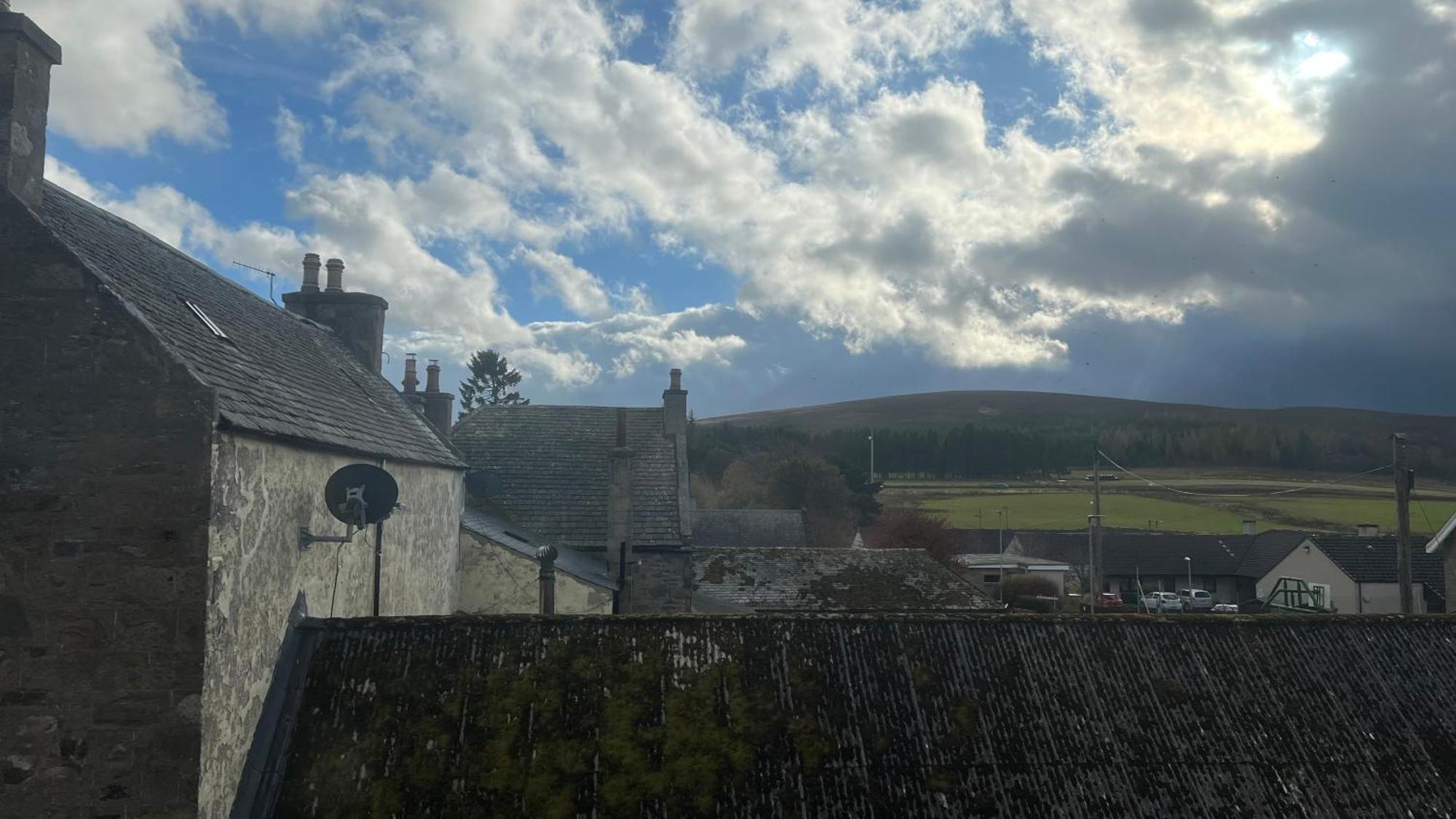 Hotel Square Tomintoul Exterior photo